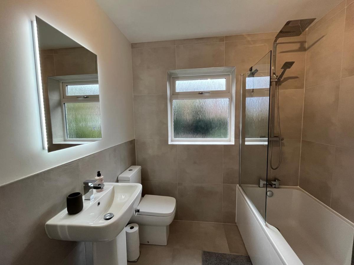 Stunning Beverley Bungalow W Fireplace, Private Parking, And Garden Exterior foto