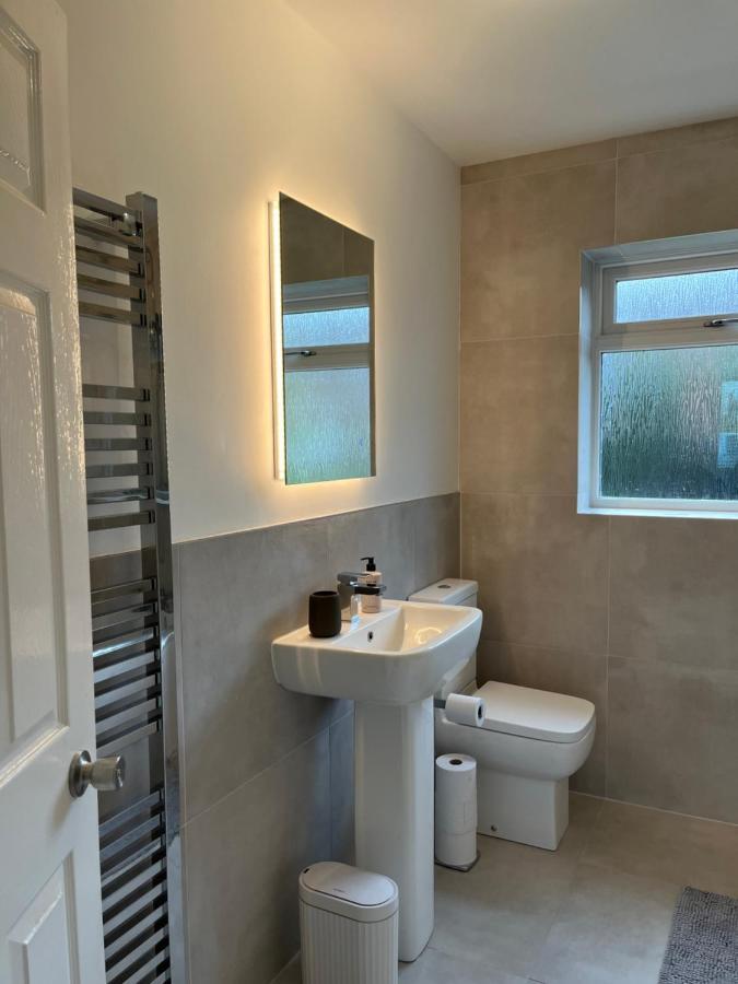 Stunning Beverley Bungalow W Fireplace, Private Parking, And Garden Exterior foto